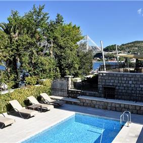 Spacious 5 bedroom villa with Pool in Gruz-Lapad, Sleeps 9